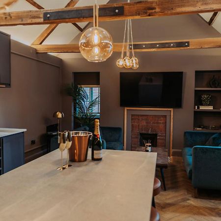 Magistrates Penthouse Suite - Town Centre Apartments With Spa Morpeth Kültér fotó