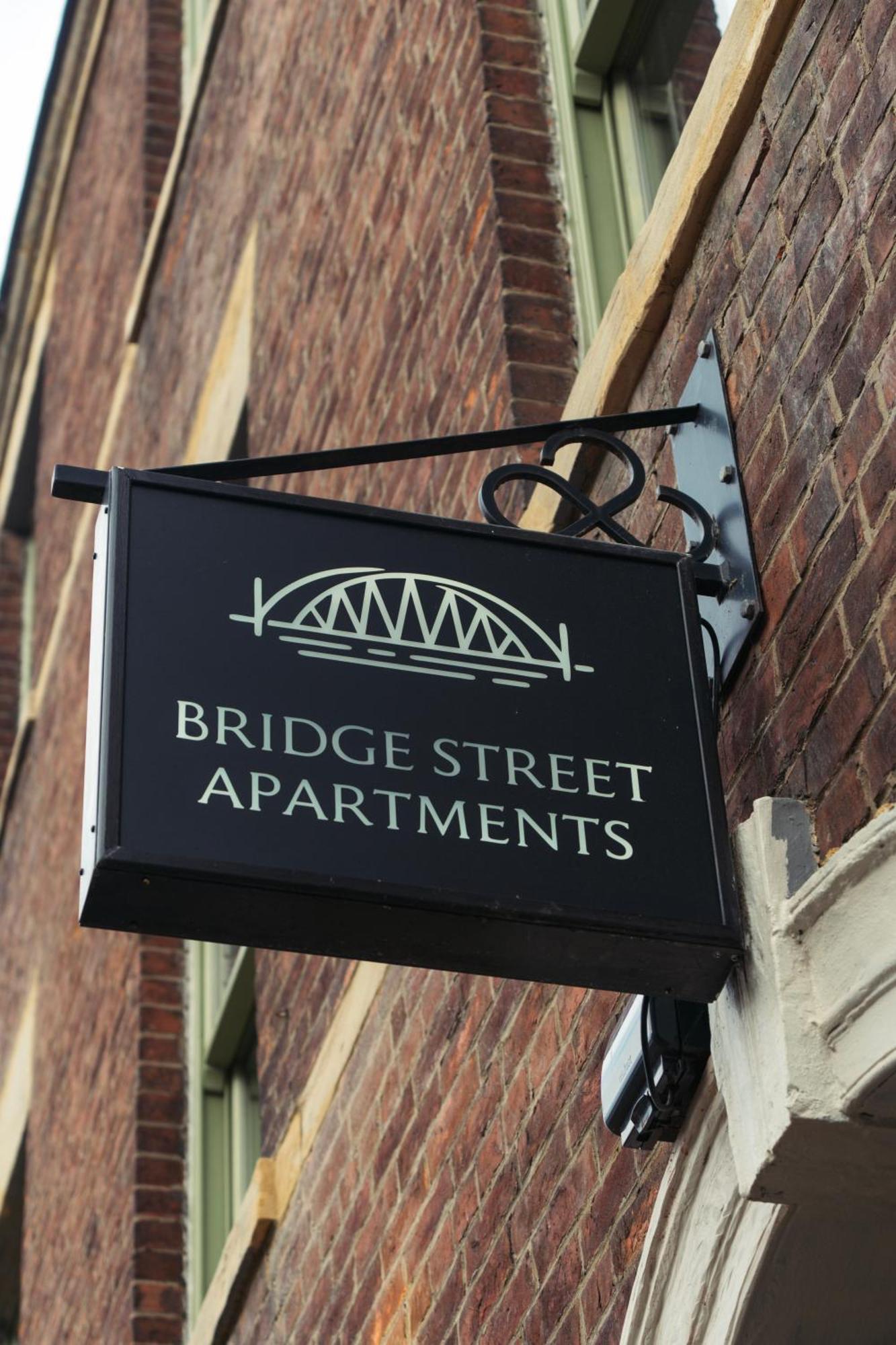 Magistrates Penthouse Suite - Town Centre Apartments With Spa Morpeth Kültér fotó