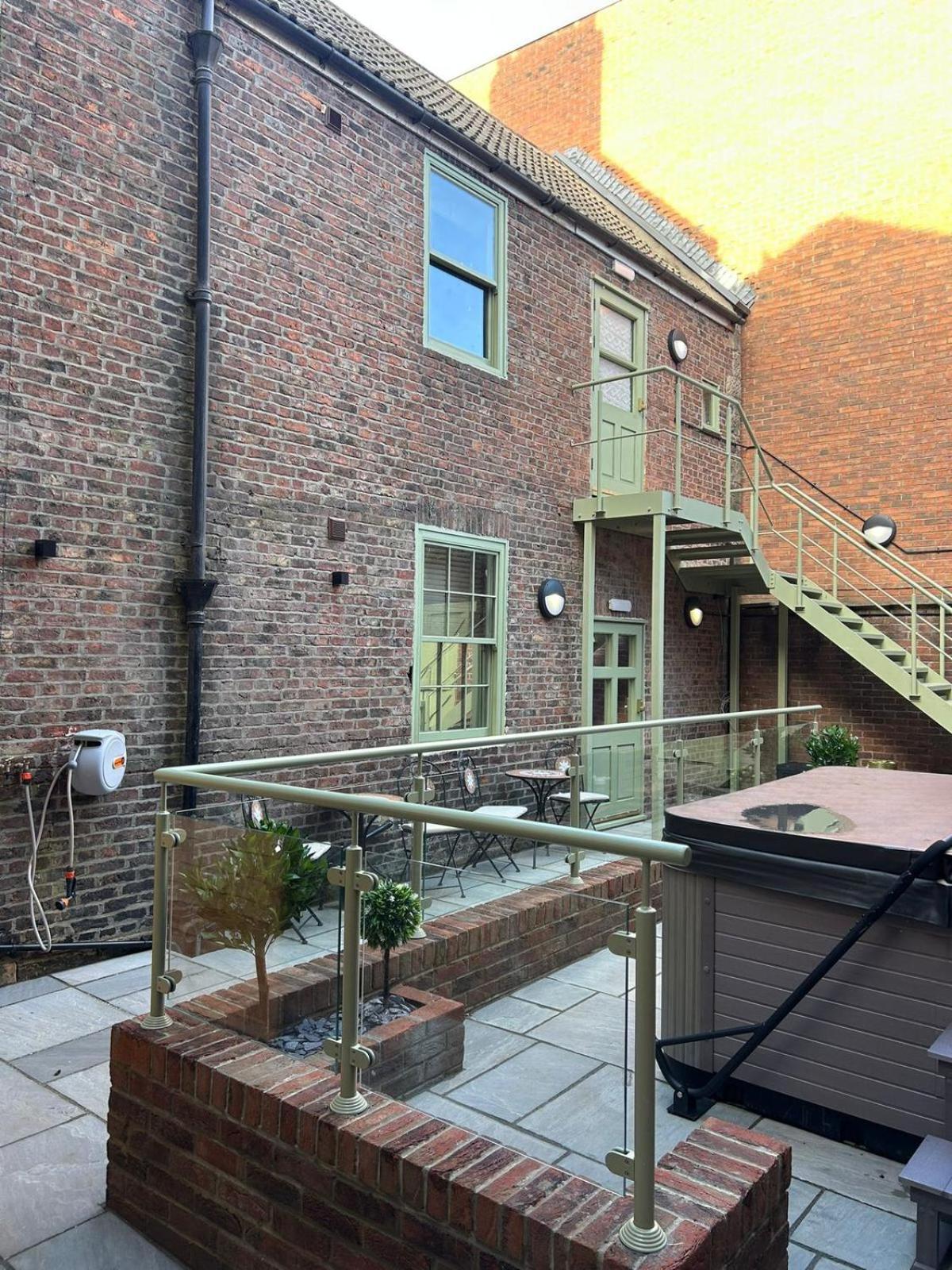 Magistrates Penthouse Suite - Town Centre Apartments With Spa Morpeth Kültér fotó