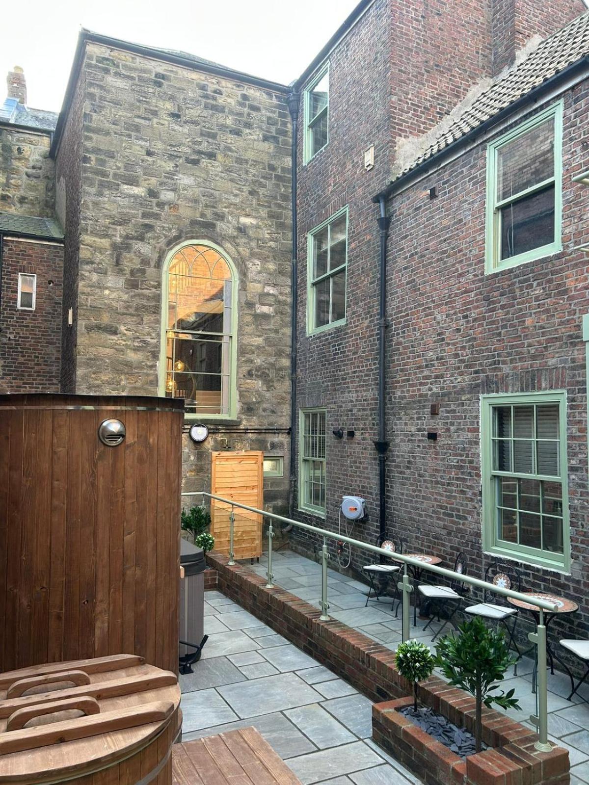 Magistrates Penthouse Suite - Town Centre Apartments With Spa Morpeth Kültér fotó